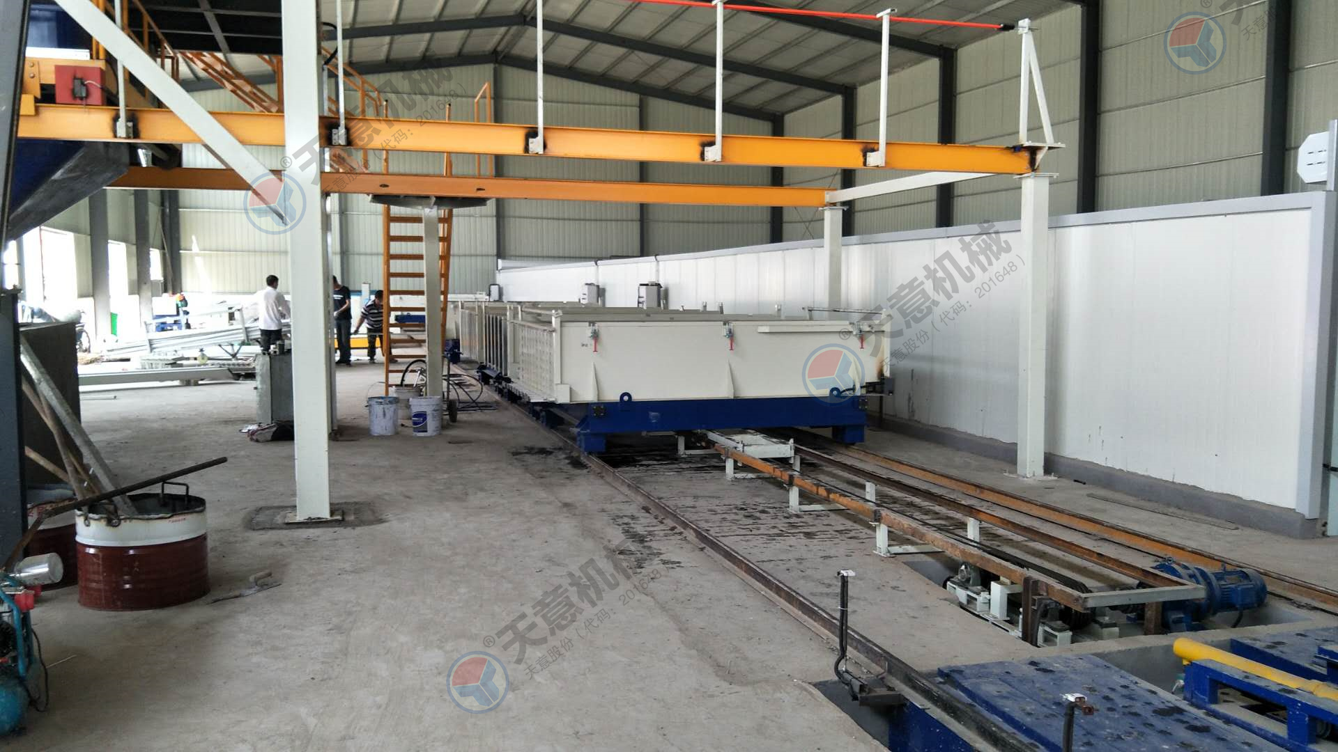 輕質(zhì)隔墻板設(shè)備自動(dòng)化程度高，產(chǎn)量大